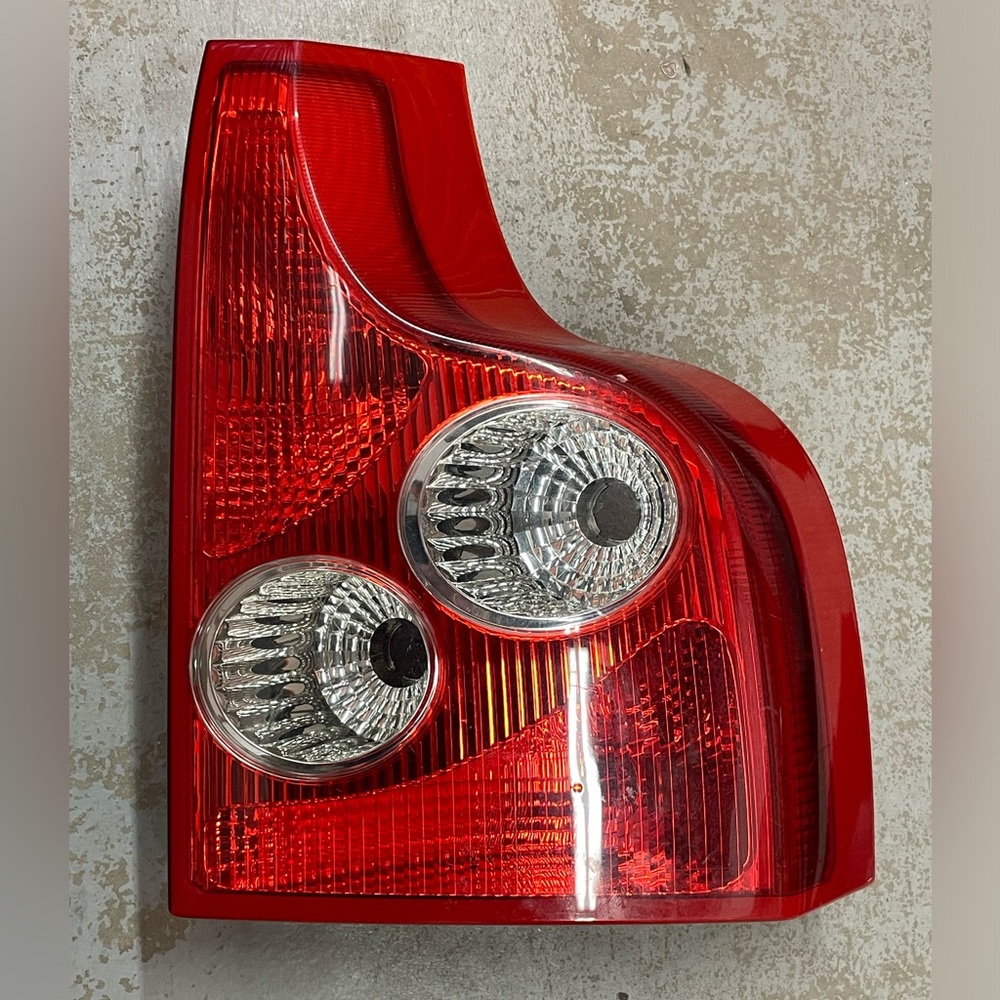 Genuine Volvo Right Lower Tail Lamp XC90 2003 - 2006 30612810 157-634